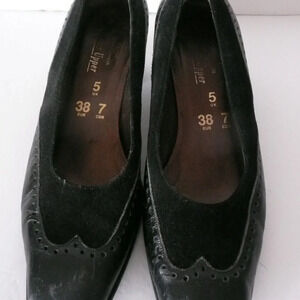 Vintage Marks & Spencer Women's Leather Uppers Black Shoes Size CDN 7 Square Toe
